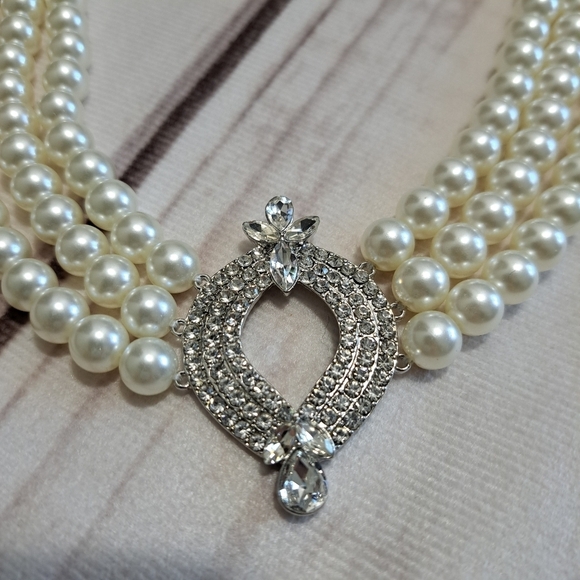Monet Faux Pearl and Silver Medalion  Necklace - Picture 2 of 6